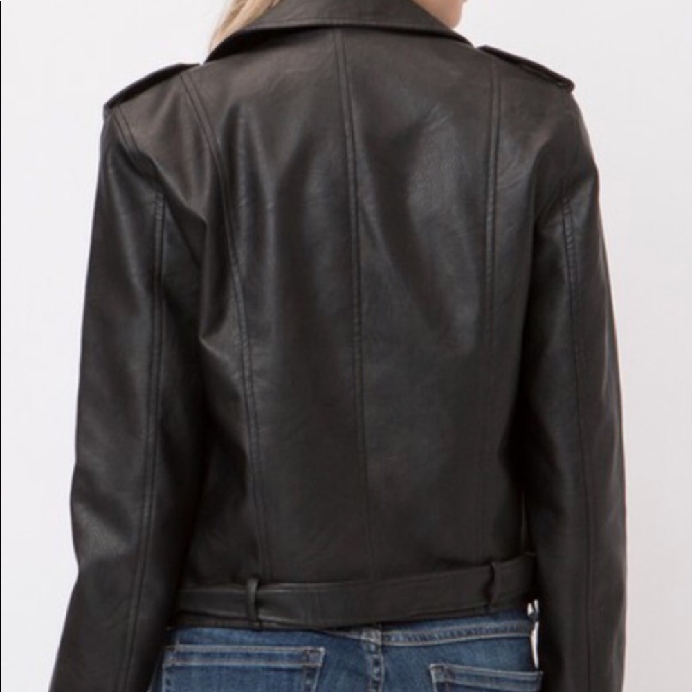 🌟HOST PICK🌟Moto Jacket In Faux Leather - Picture 4 of 8